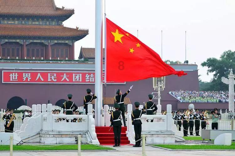 时尚芭比做美甲