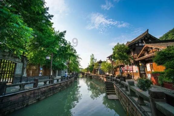 河北省张家口第一大镇，非县政府驻地